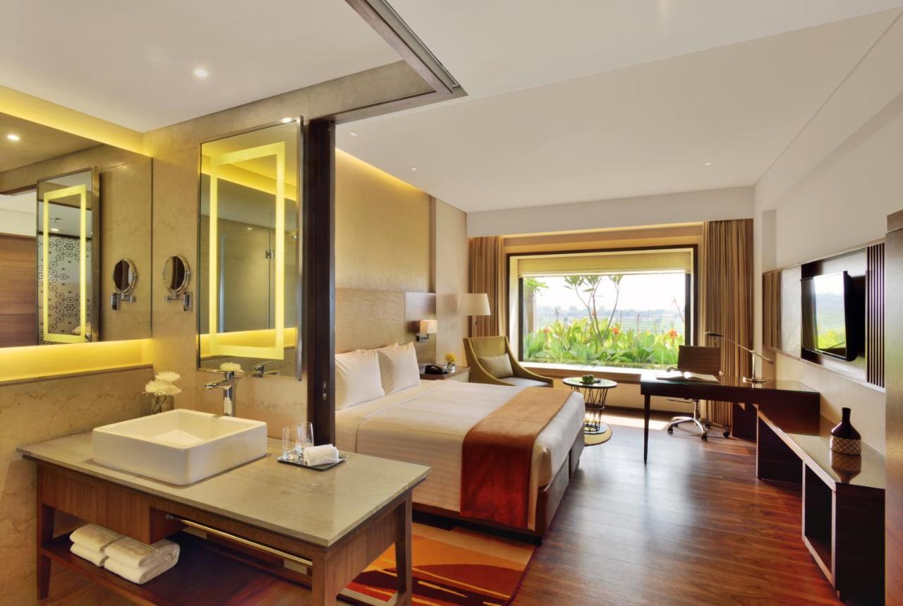 Courtyard By Marriott Raipur Hotel Ngoại thất bức ảnh
