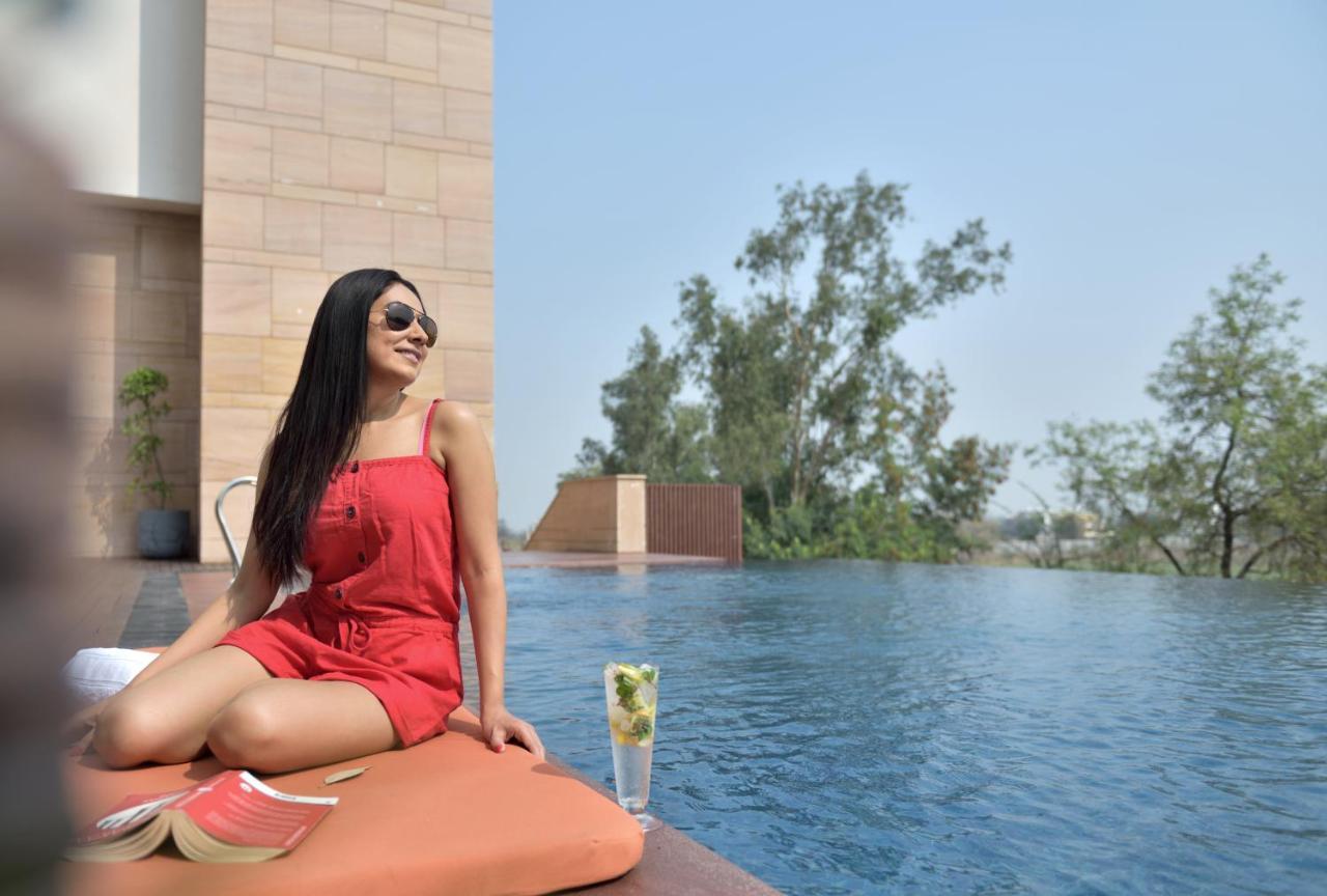 Courtyard By Marriott Raipur Hotel Ngoại thất bức ảnh