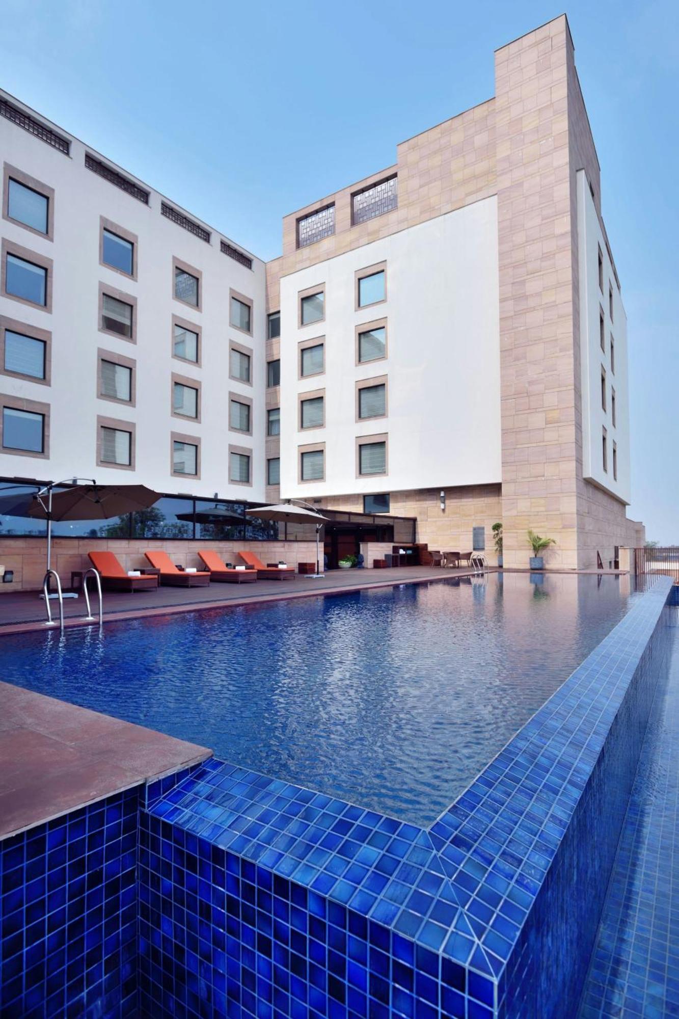 Courtyard By Marriott Raipur Hotel Ngoại thất bức ảnh