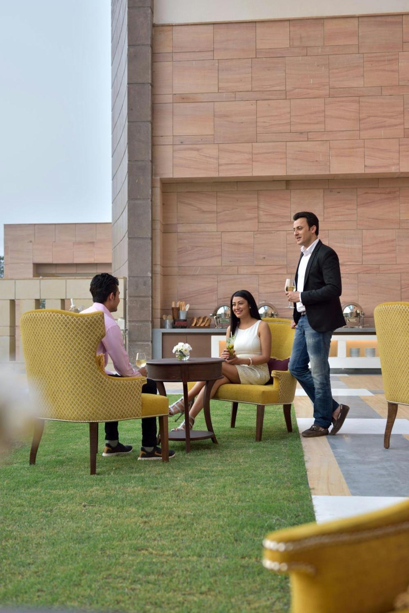 Courtyard By Marriott Raipur Hotel Ngoại thất bức ảnh