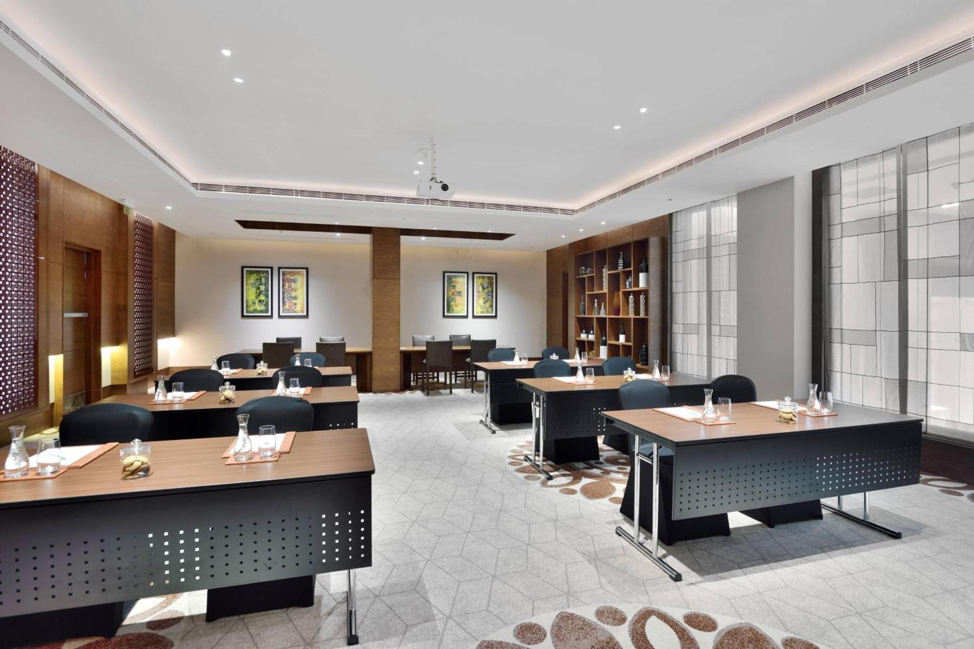 Courtyard By Marriott Raipur Hotel Ngoại thất bức ảnh