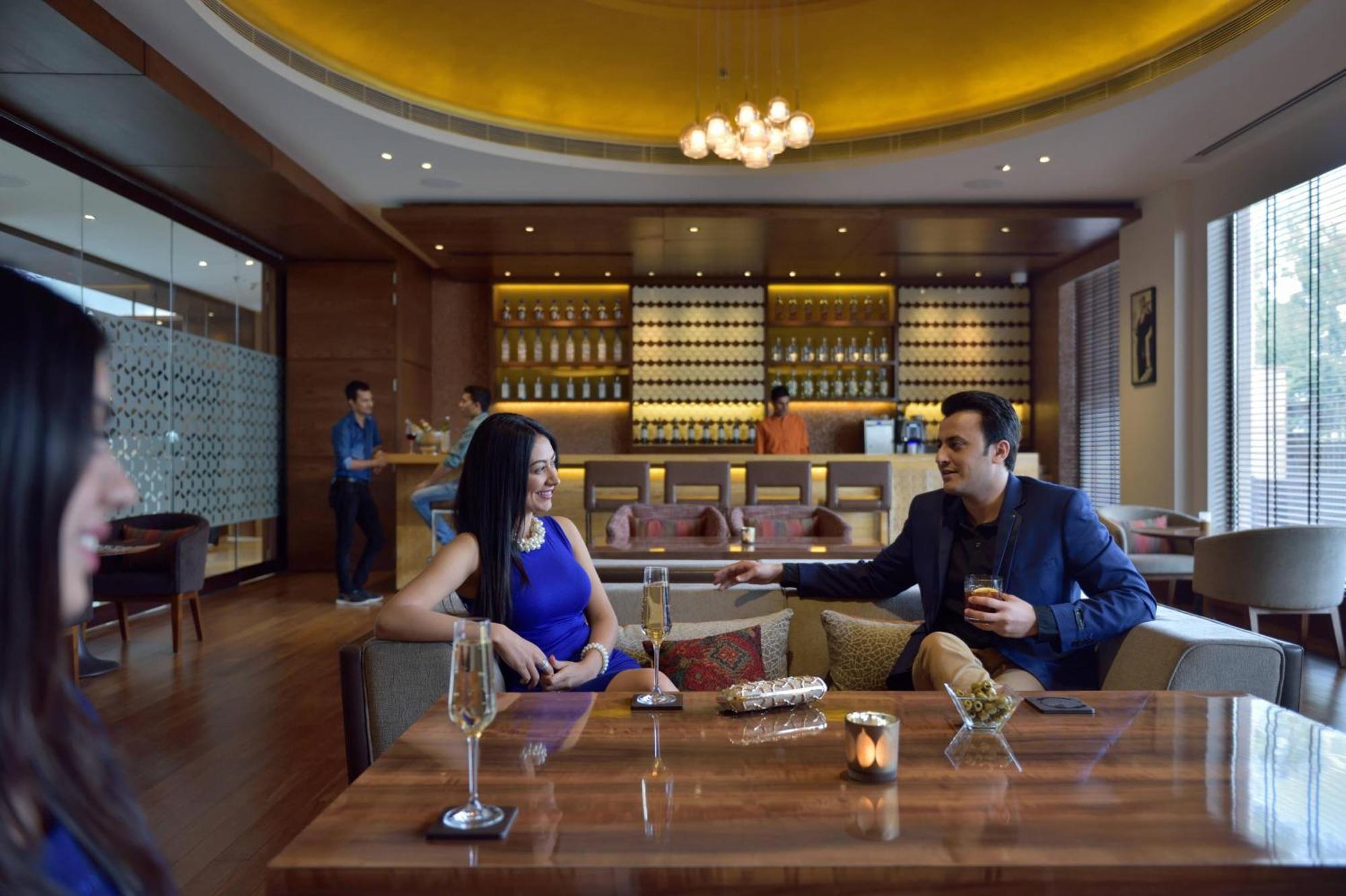 Courtyard By Marriott Raipur Hotel Ngoại thất bức ảnh