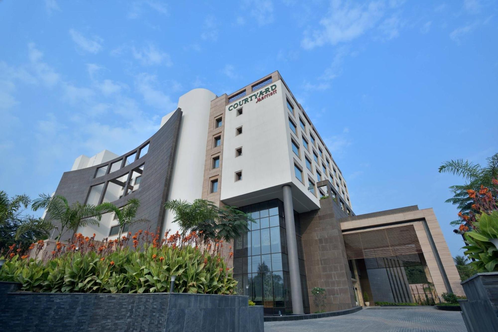 Courtyard By Marriott Raipur Hotel Ngoại thất bức ảnh