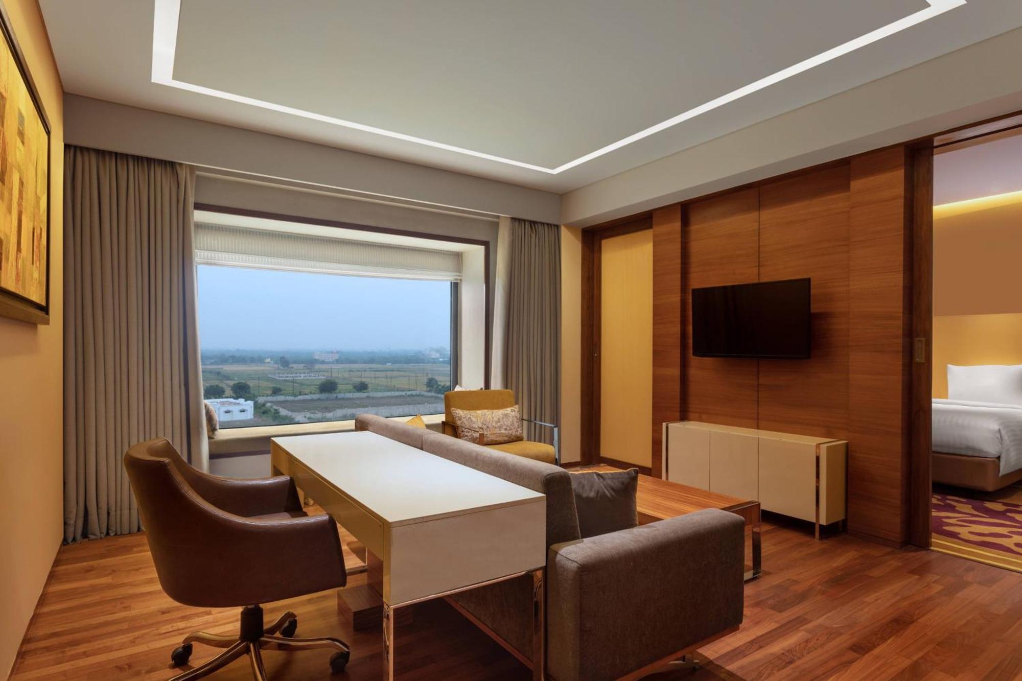 Courtyard By Marriott Raipur Hotel Ngoại thất bức ảnh
