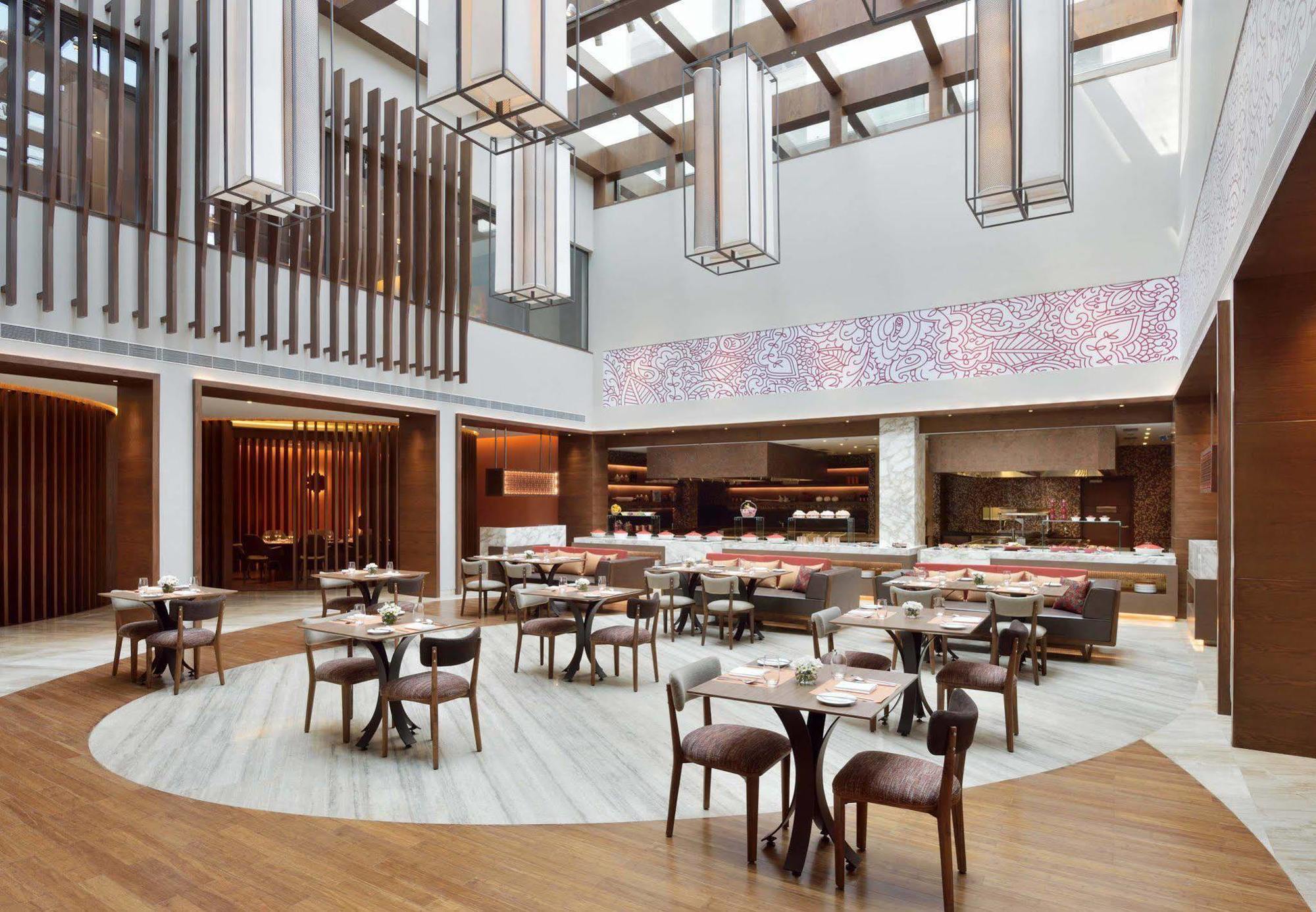 Courtyard By Marriott Raipur Hotel Ngoại thất bức ảnh