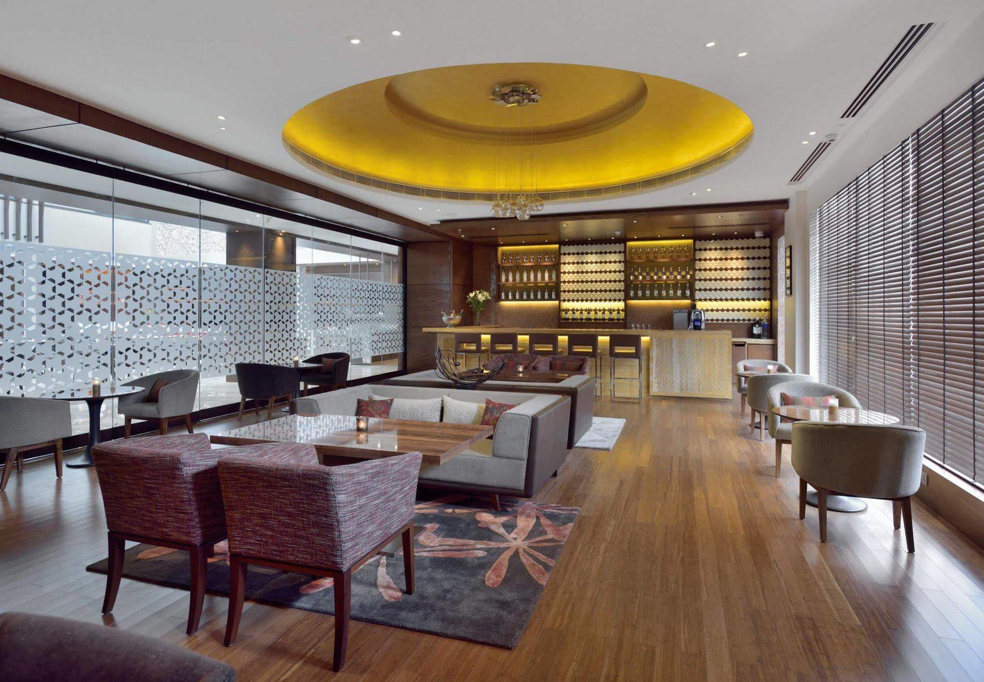 Courtyard By Marriott Raipur Hotel Ngoại thất bức ảnh