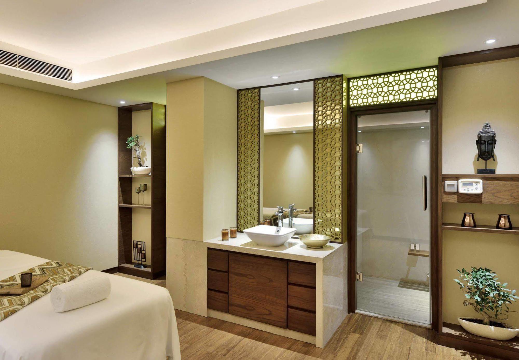 Courtyard By Marriott Raipur Hotel Ngoại thất bức ảnh