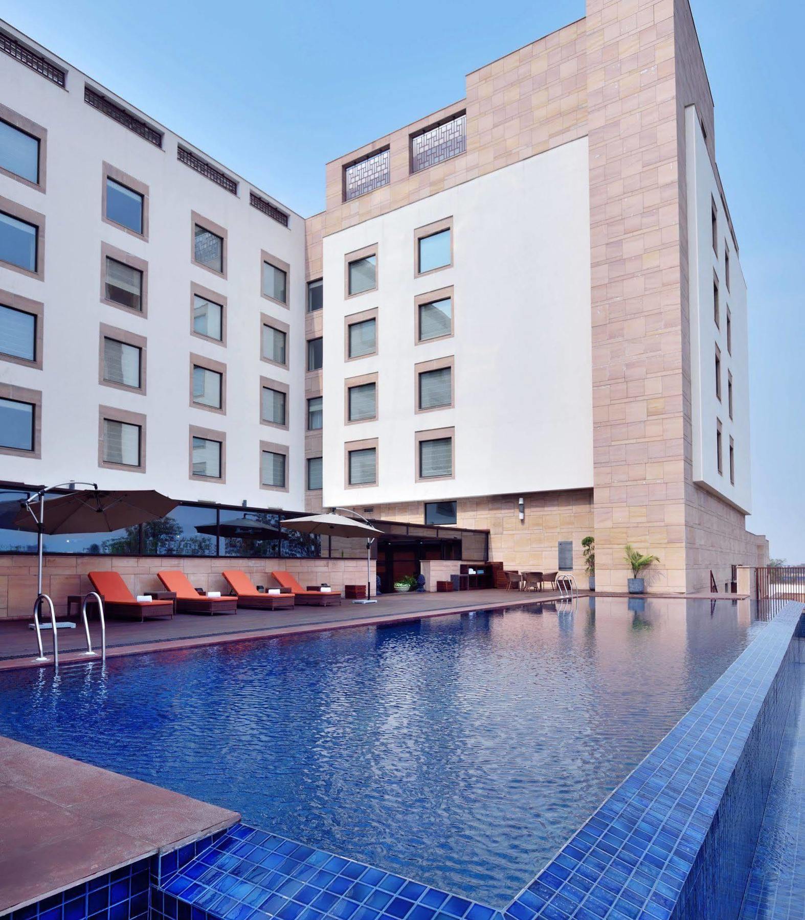 Courtyard By Marriott Raipur Hotel Ngoại thất bức ảnh